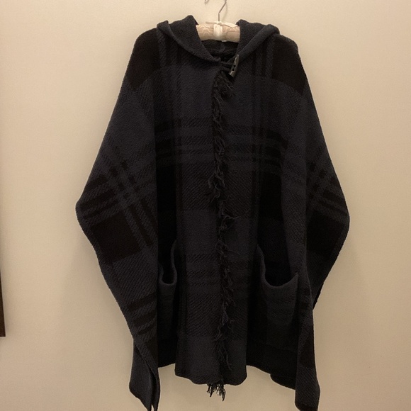 Barefoot Dreams Cosy-Chic Poncho Style Sweater/Coat - Picture 1 of 7